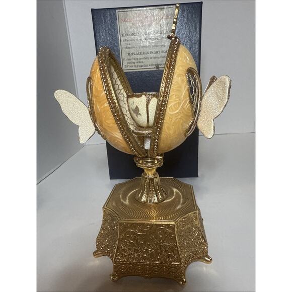 Kingspoint Design Egg With Butterflies Collection Music Box. Faux Marble Egg - Picture 3 of 12